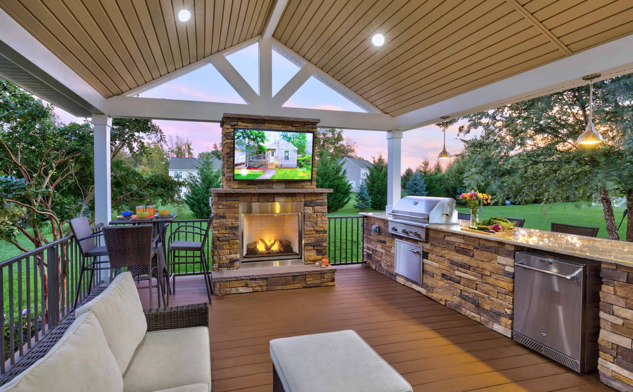 Custom Outdoor Kitchens to Brighten Up Your Summer!
