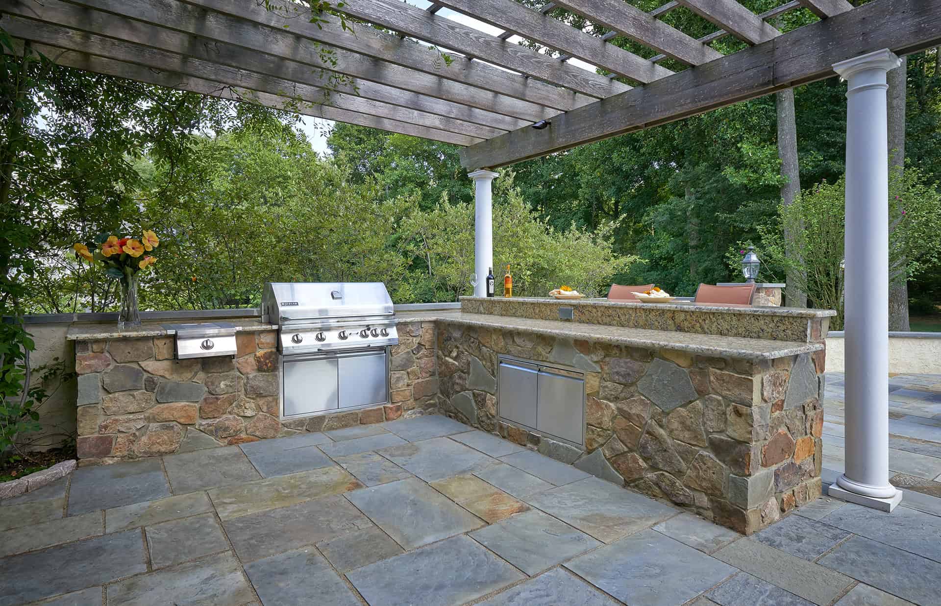 Outdoor Kitchen by DiSabatino Landscaping & Esposito Masonry