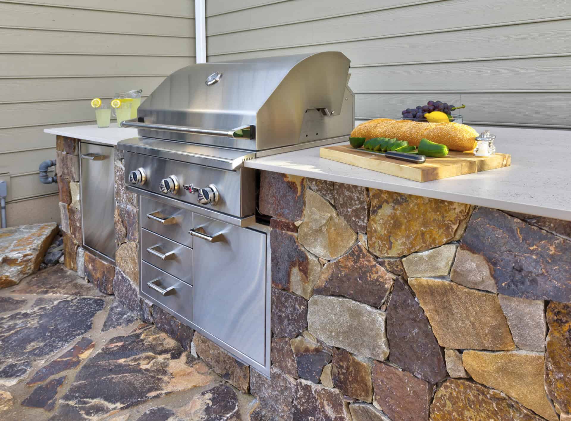 Heald_Outdoor Kitchen by DiSabatino Landscaping & Esposito Masonry